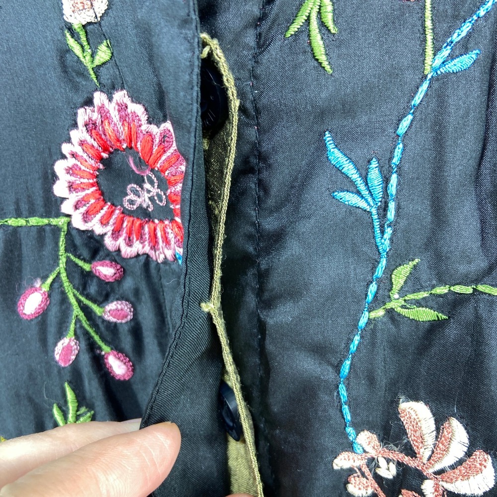 April Cornell Black Multi Color Embroidered Flower Tapestry Vest Womens Large - Picture 3 of 8